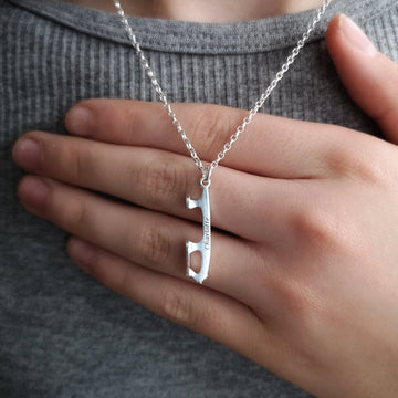 Amaxer Ice Skate Pendant Keychain - White Enamel Alphabet Letter Keyring (Letter P, Medium)